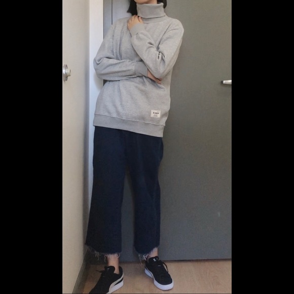 Grey turtleneck sweatshirt with lining - Picture 4 of 7